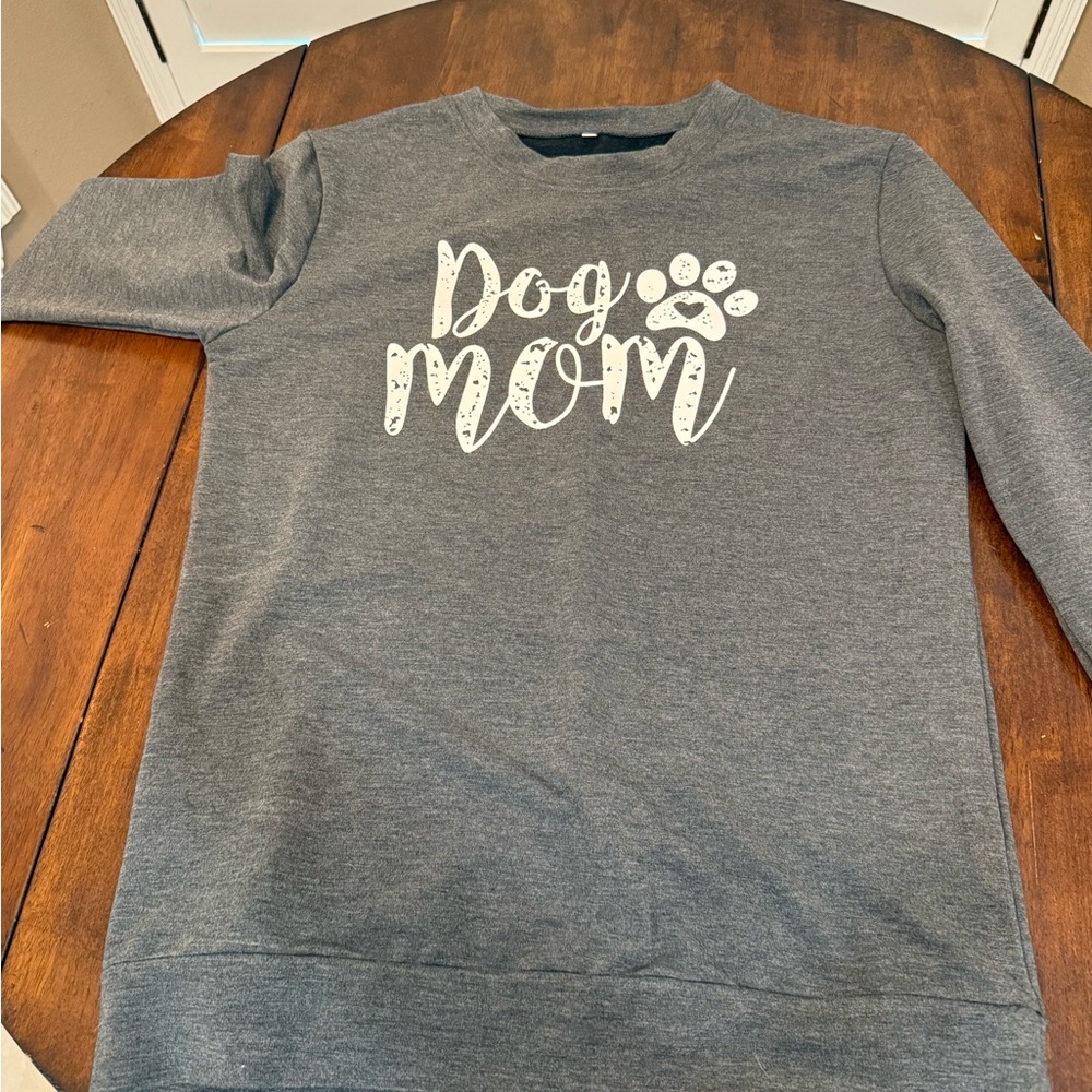Gray 'Dog Mom' Sweatshirt